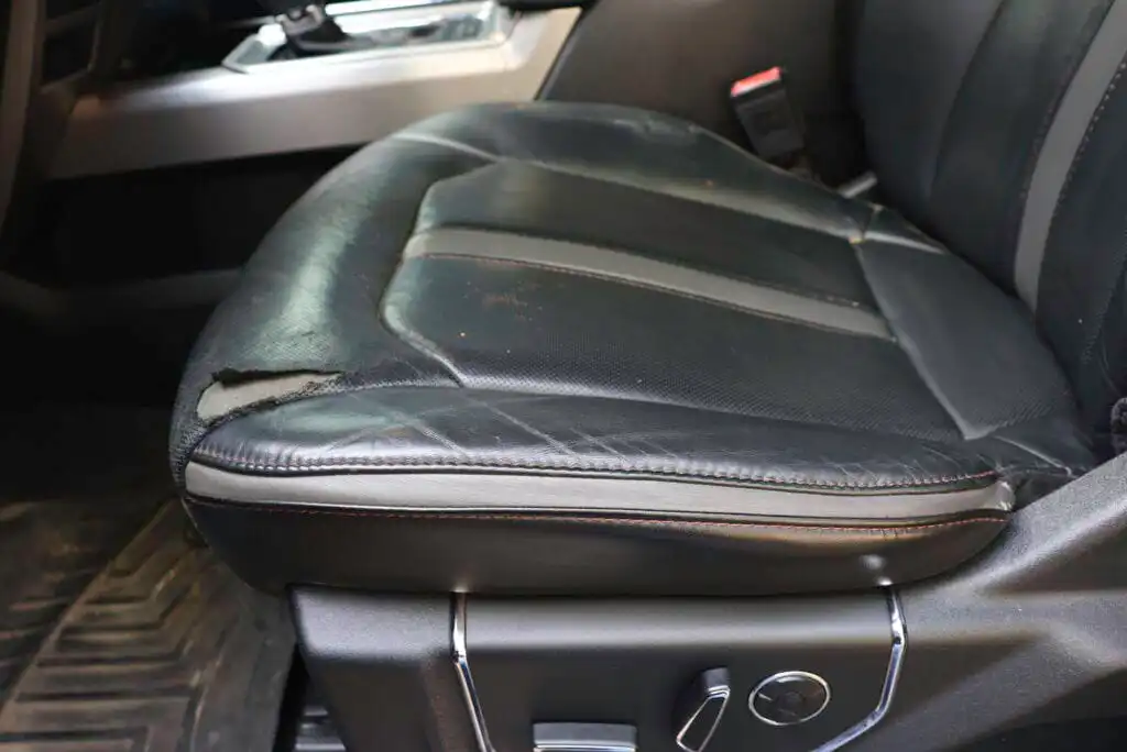 07 USF Ford F 150 Platinum 2018 Bottom 2
