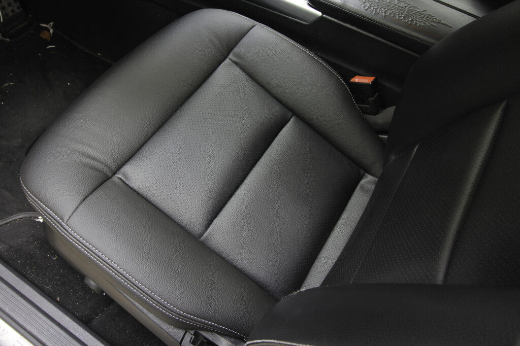 09 USF Mercedes Benz E350 10 14 Bottom 3
