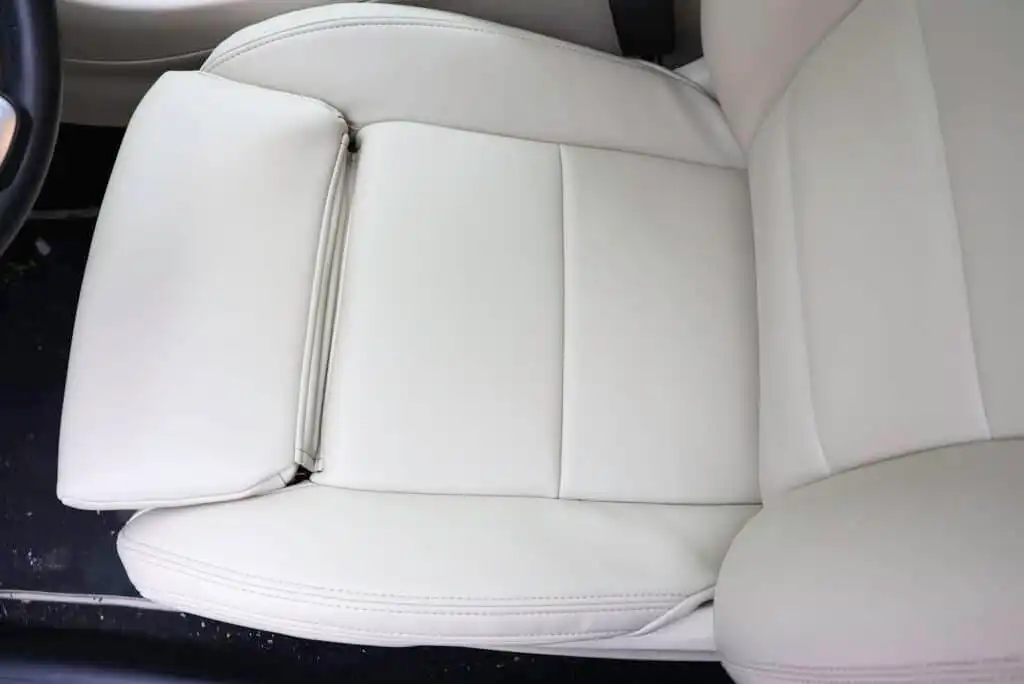 15 USF Mercedes Benz GLA250 2016 Bottom 3