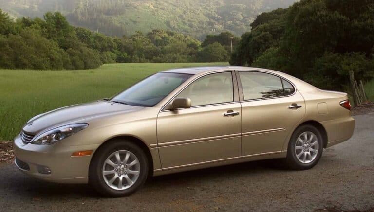 17 USF Lexus ES300 2004 Arriba Abajo 4