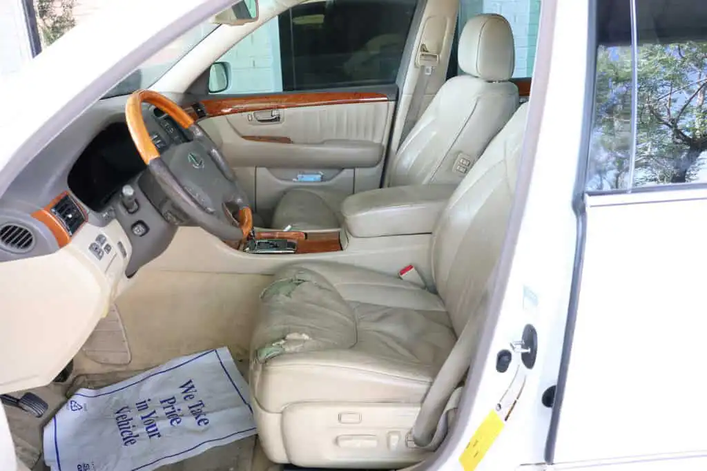 19 USF Lexus LS430 2006 Front Seats 2